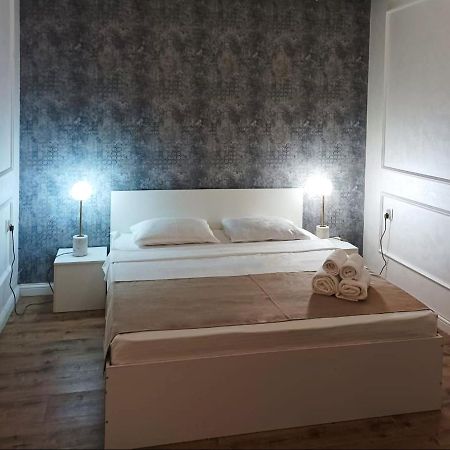 Riverside Boutique Hotel Алма Ата Екстериор снимка