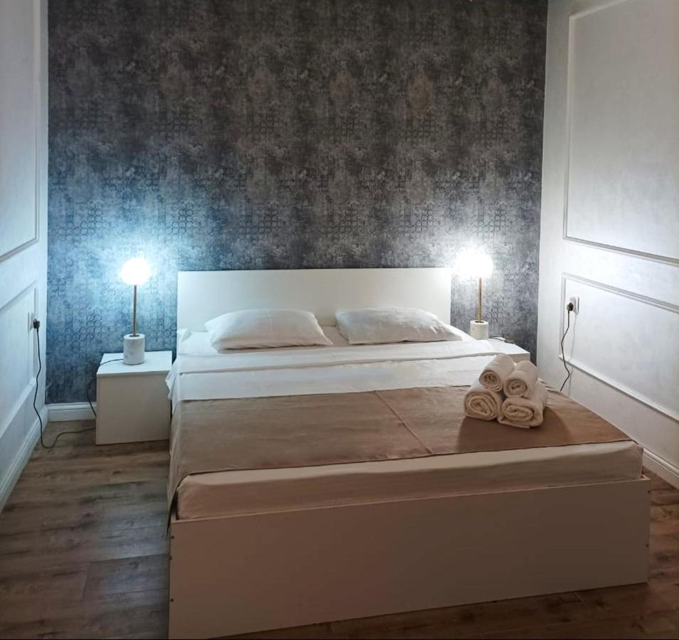 Riverside Boutique Hotel Алма Ата Екстериор снимка
