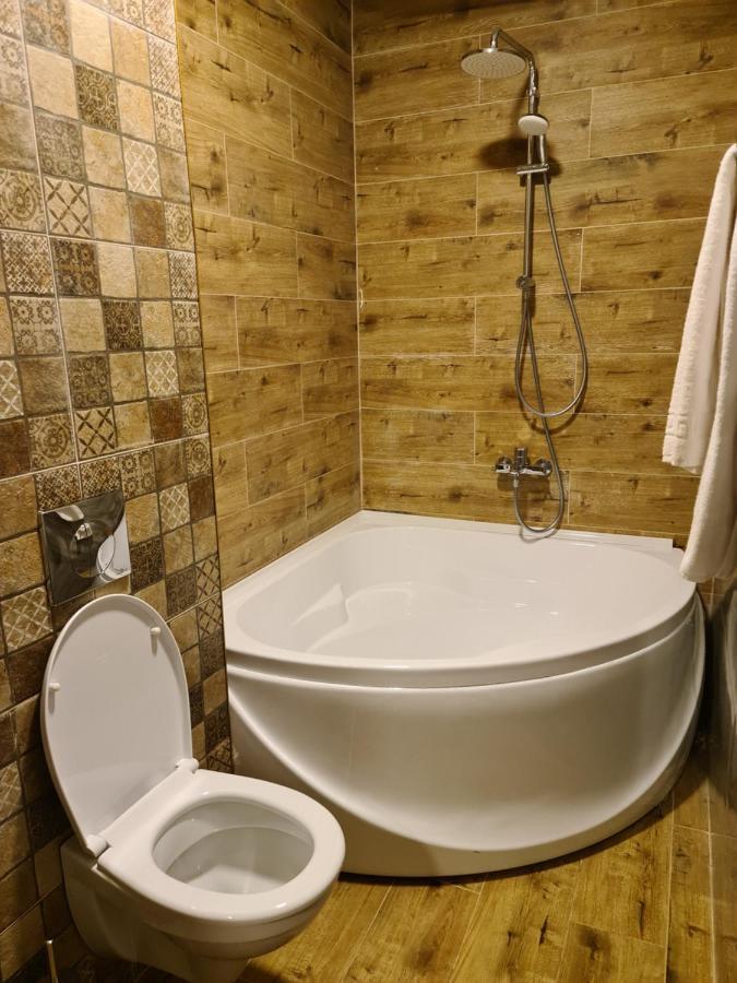Riverside Boutique Hotel Алма Ата Екстериор снимка