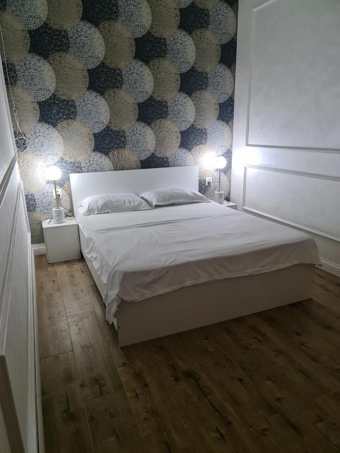 Riverside Boutique Hotel Алма Ата Екстериор снимка